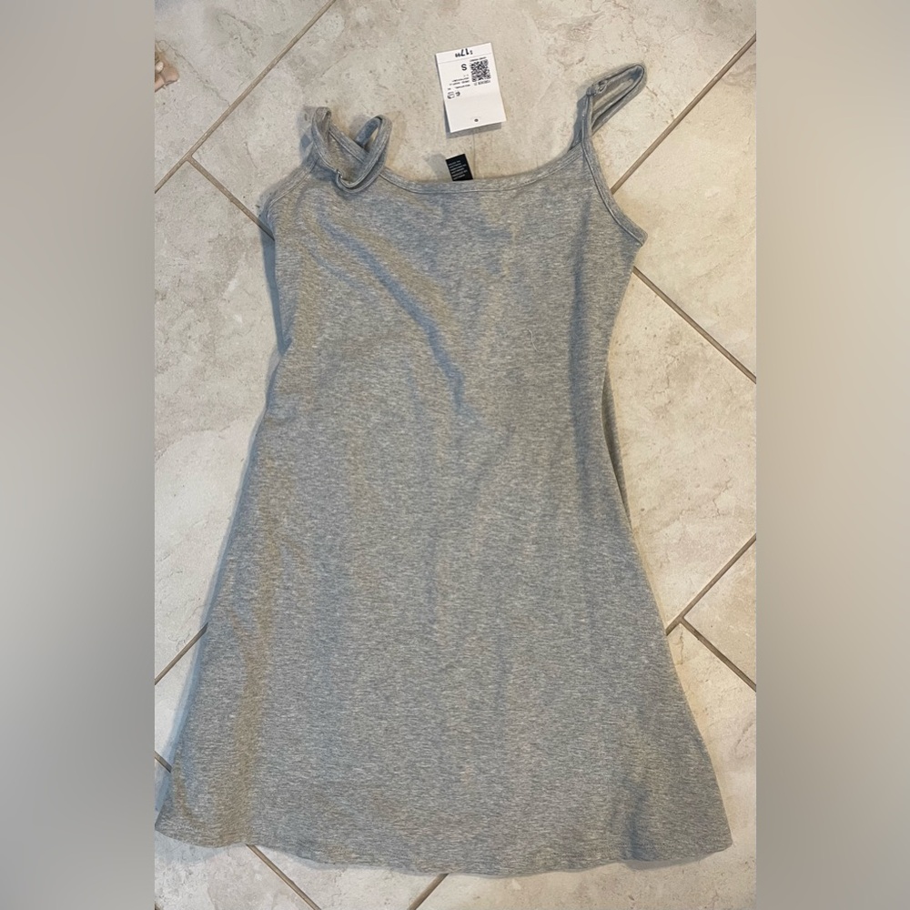 Forever 21 grey dress new w tags. Size S.